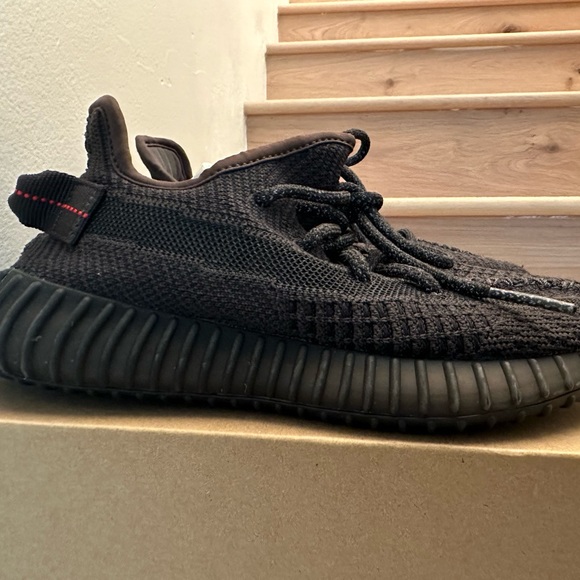 Adidas Yeezy Boost 350 V2 - Picture 1 of 8
